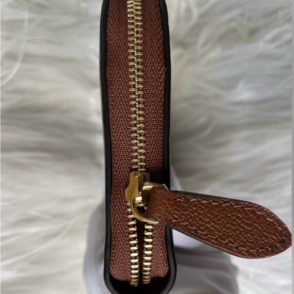 Burberry Elmore Leather Zip Around Wallet - Picture 11 of 11